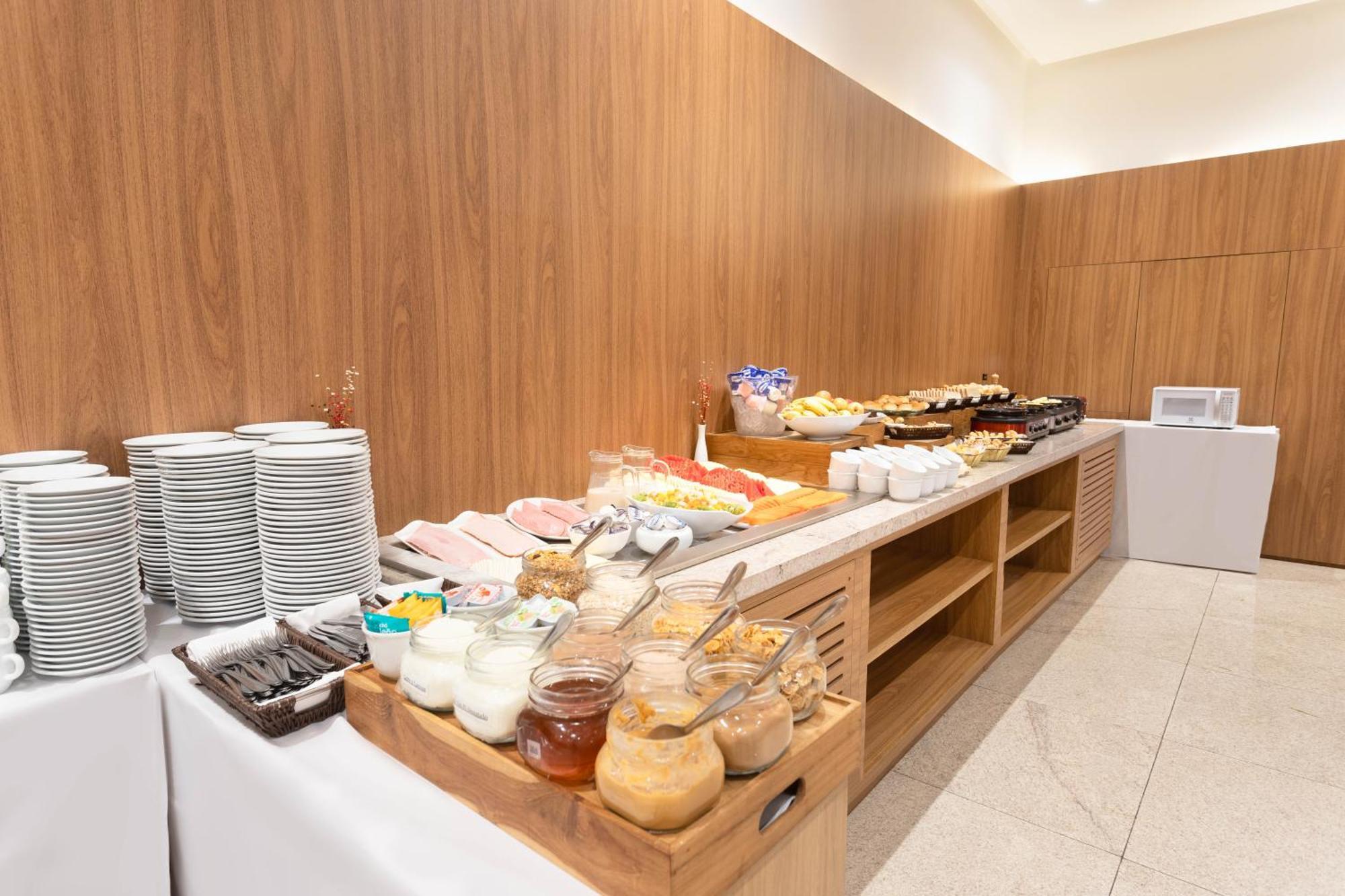 ホテル Ramada By Wyndham Brasilia Alvorada エクステリア 写真